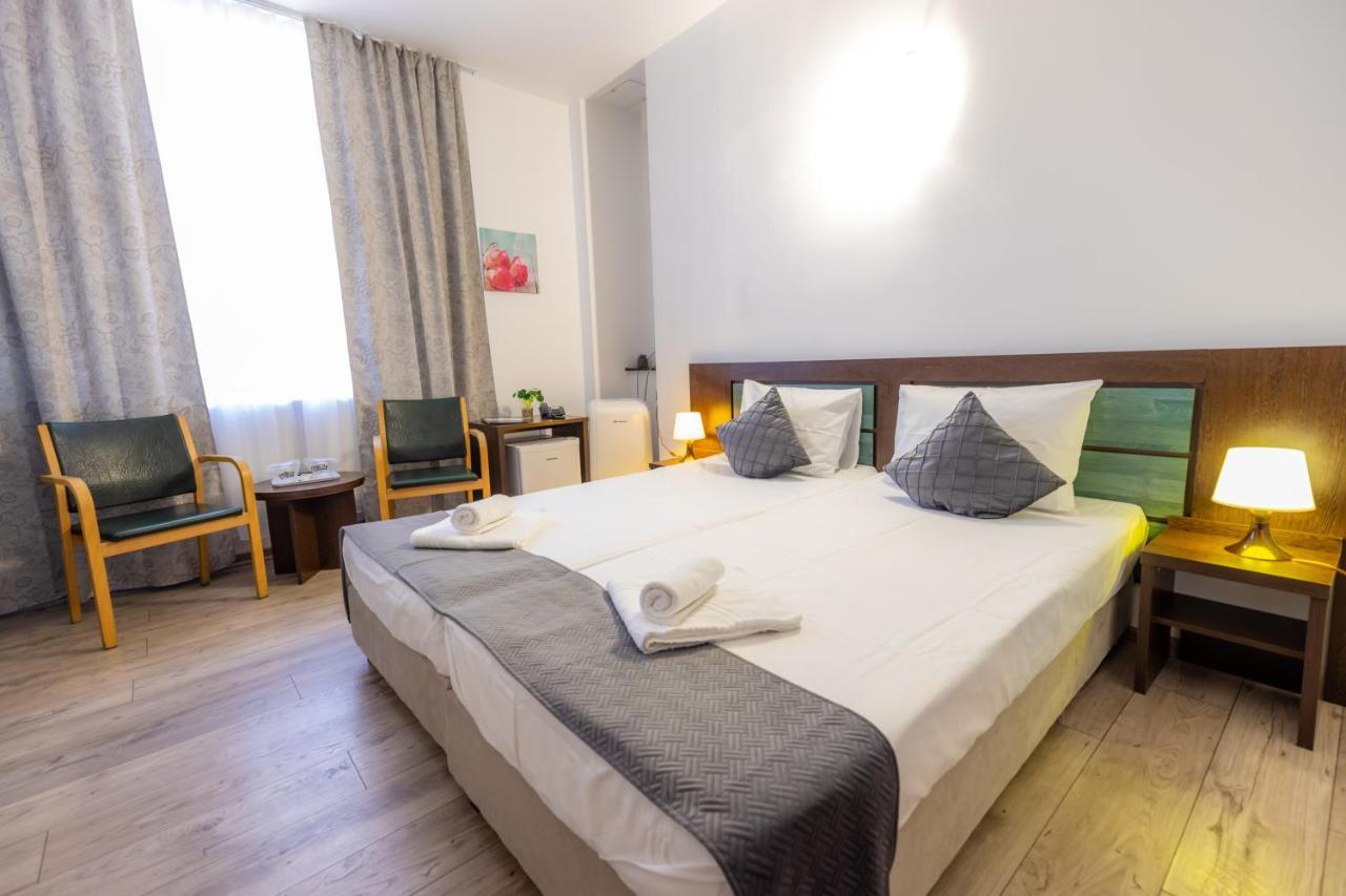 בוקרשט Hotel Sir Lujerului מראה חיצוני תמונה