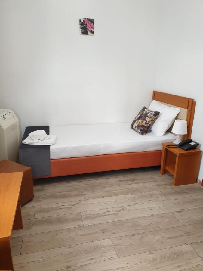 בוקרשט Hotel Sir Lujerului מראה חיצוני תמונה