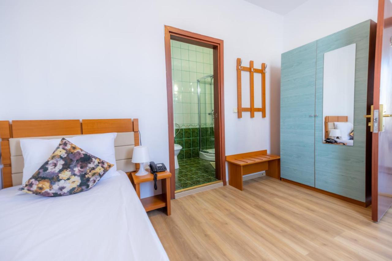 בוקרשט Hotel Sir Lujerului מראה חיצוני תמונה