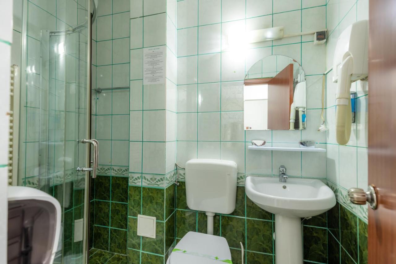 בוקרשט Hotel Sir Lujerului מראה חיצוני תמונה