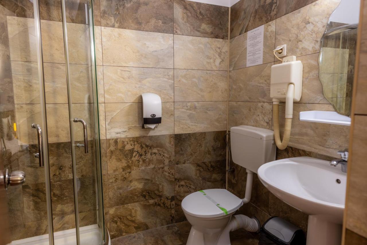 בוקרשט Hotel Sir Lujerului מראה חיצוני תמונה